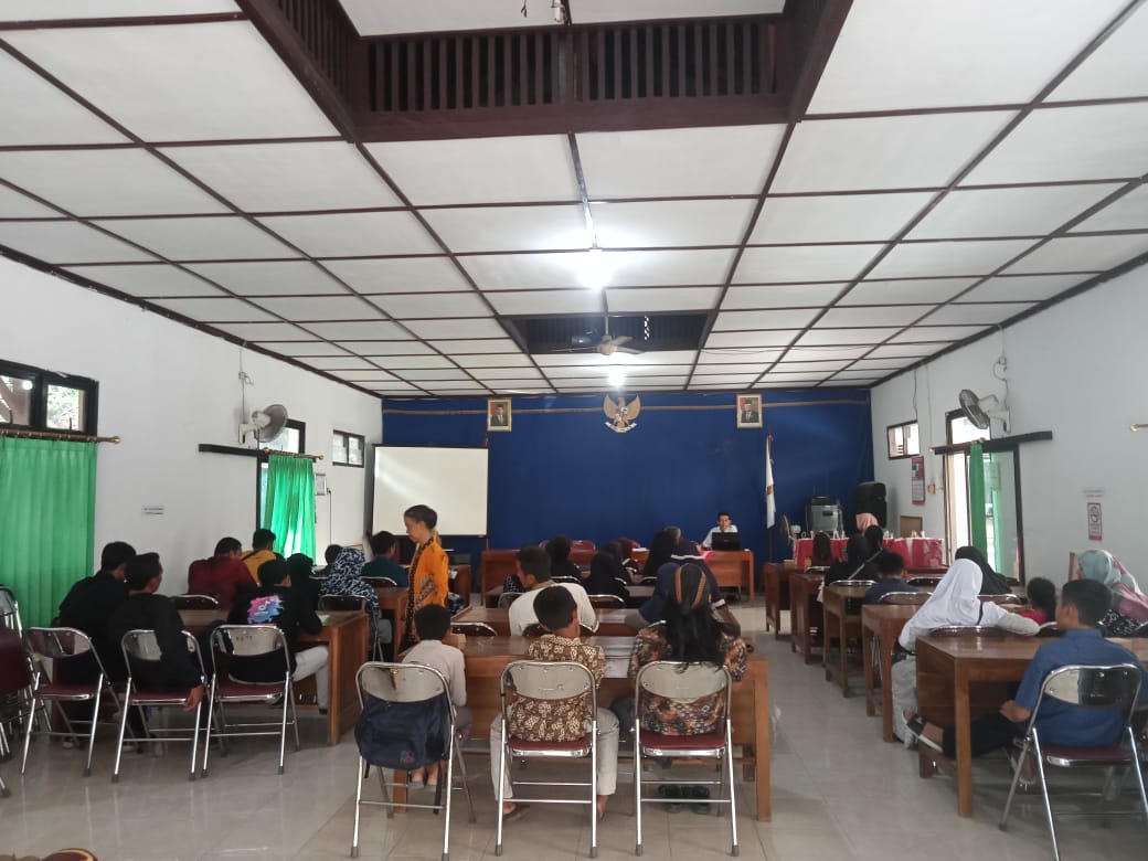 Pemkal Hargorejo Berikan Dukungan Pendidikan pada Siswa yang Kurang Mampu dan Berprestasi